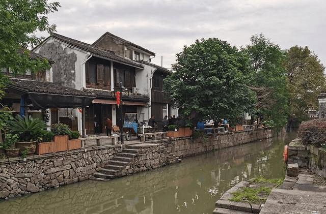 小蓝球向上跳